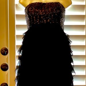 Size Large EUC strapless black dress